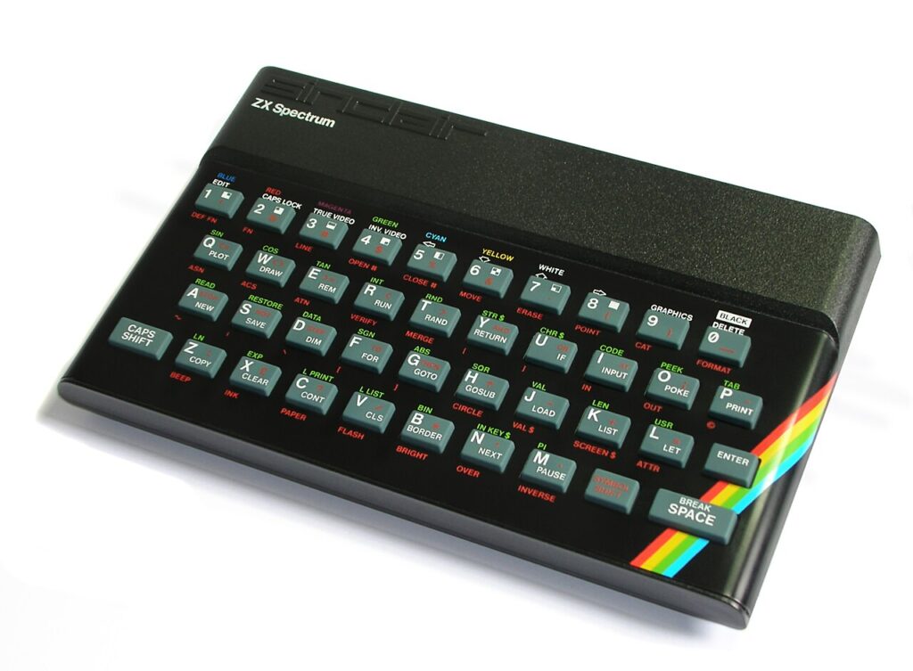 Sinclair ZX Spectrum 48K (1982) – ordinateur domestique 8 bits clavier caoutchouc iconique