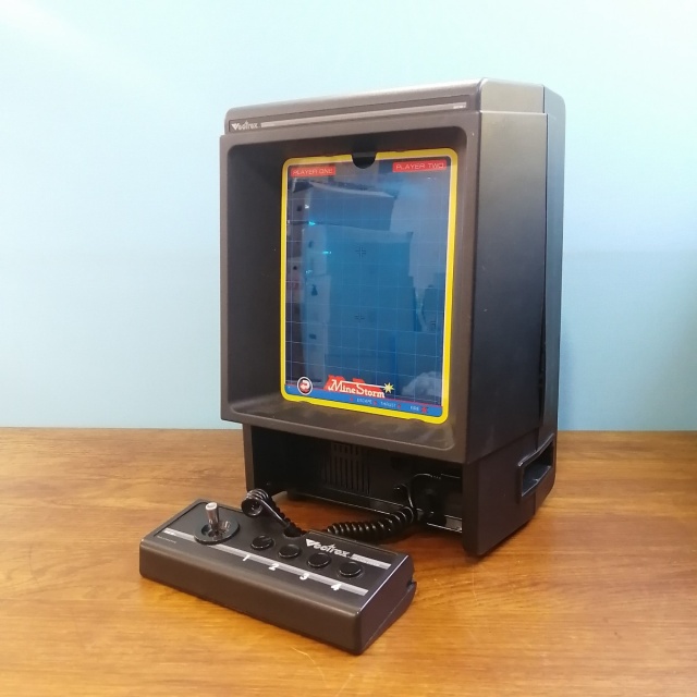 Vectrex – console de jeu à affichage vectoriel GCE / Milton Bradley 1982, collection Retro Computing Club