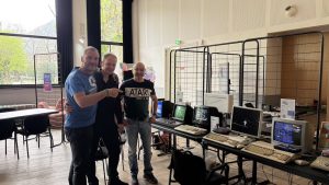 Belle ambiance « rétro » aujourd'hui à Luchon pour la troisième édition de l'All Schools Gaming ! Le stand du Rétro Computing Club a littéralement été pris d'assaut par un public de tout âge, prouvant que la passion du pixel n'a pas de rides.