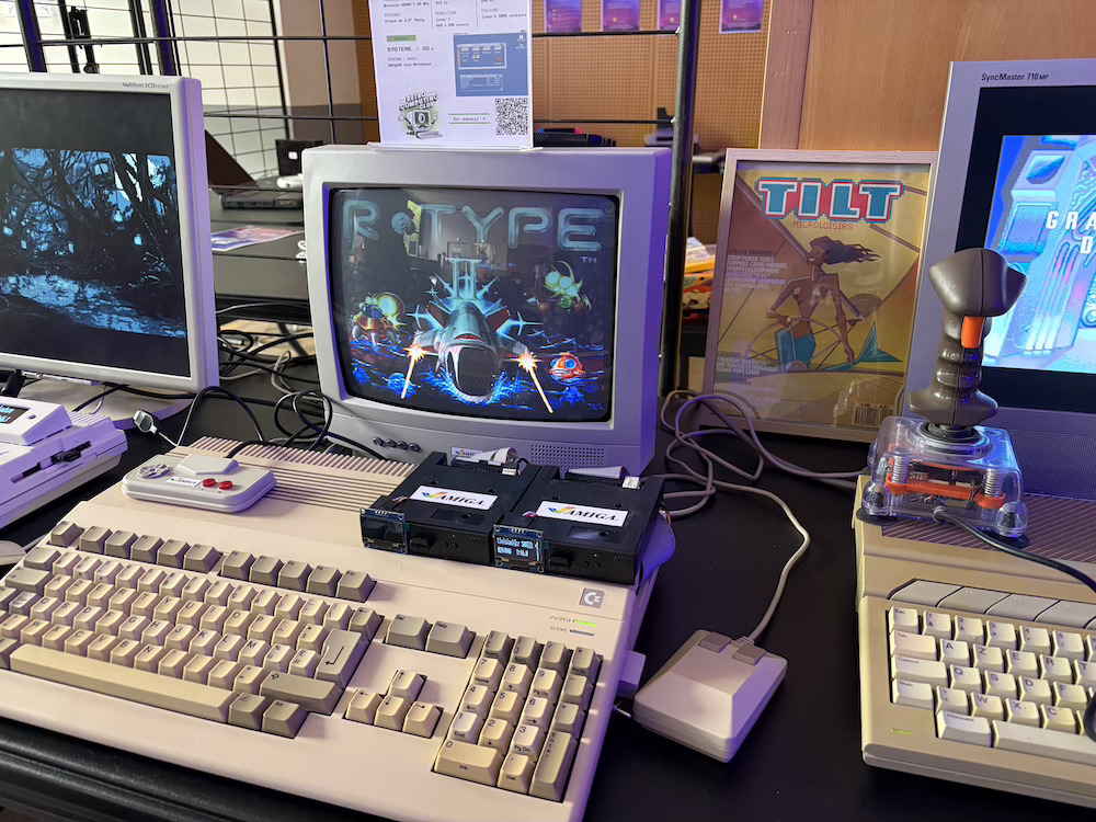 Belle ambiance « rétro » aujourd'hui à Luchon pour la journée Rétro Gaming ! Le stand du Rétro Computing Club a littéralement été pris d'assaut par un public de tout âge, prouvant que la passion du pixel n'a pas de rides.