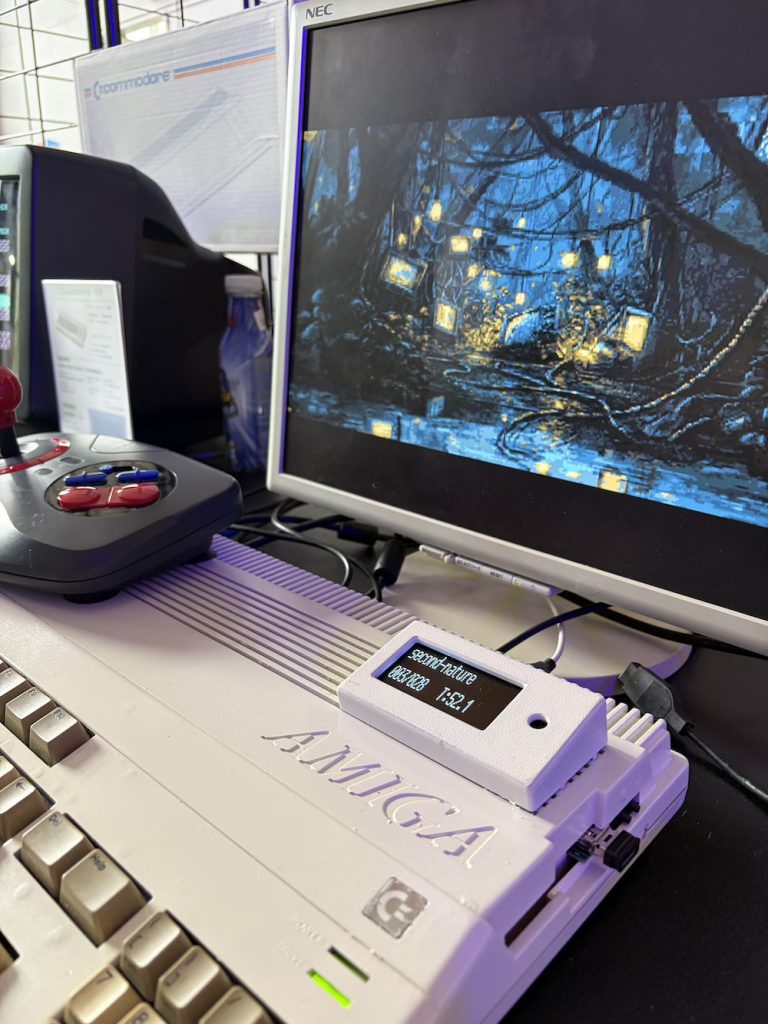 Belle ambiance « rétro » aujourd'hui à Luchon pour la journée Rétro Gaming ! Le stand du Rétro Computing Club a littéralement été pris d'assaut par un public de tout âge, prouvant que la passion du pixel n'a pas de rides.